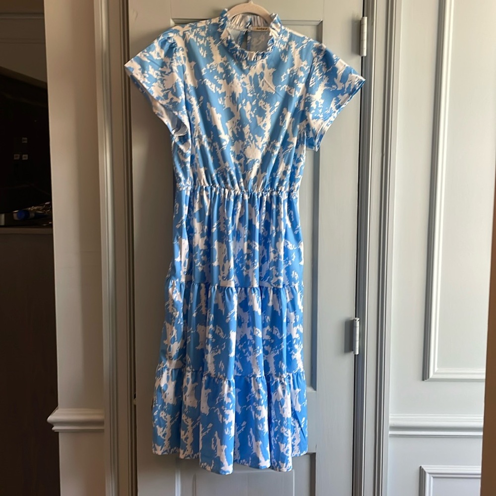 Blue and white ruffled neck, tiered midi dress. Size L
